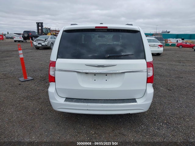 2C4RC1JG6FR720501 Chrysler Town and Country