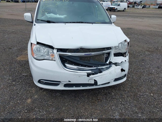 2C4RC1JG6FR720501 Chrysler Town and Country