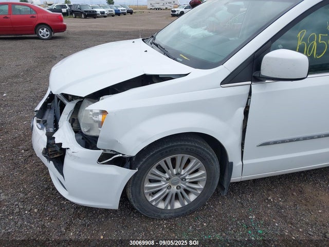 2C4RC1JG6FR720501 Chrysler Town and Country