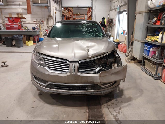 2LMTJ8LR8GBL72892 Lincoln MKX