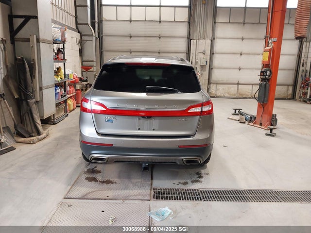2LMTJ8LR8GBL72892 Lincoln MKX