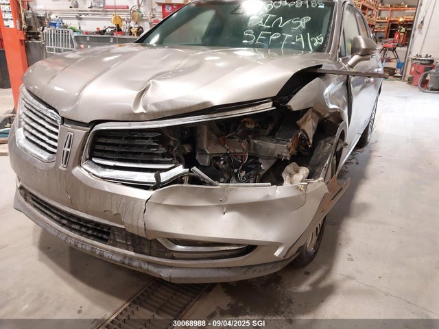 2LMTJ8LR8GBL72892 Lincoln MKX