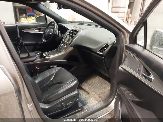 2LMTJ8LR8GBL72892 Lincoln MKX