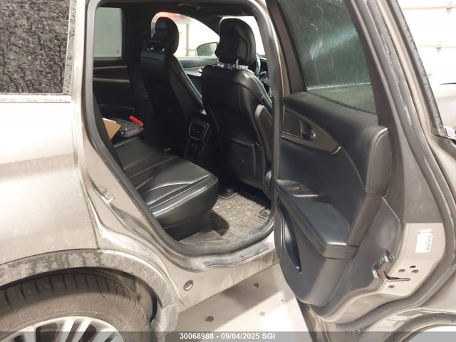 2LMTJ8LR8GBL72892 Lincoln MKX