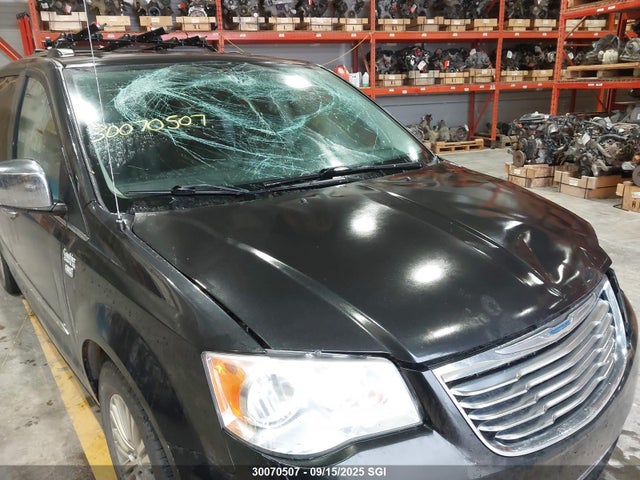 2C4RC1CG9ER303417 Chrysler Town and Country