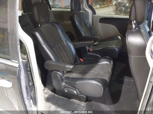 2C4RC1CG9ER303417 Chrysler Town and Country