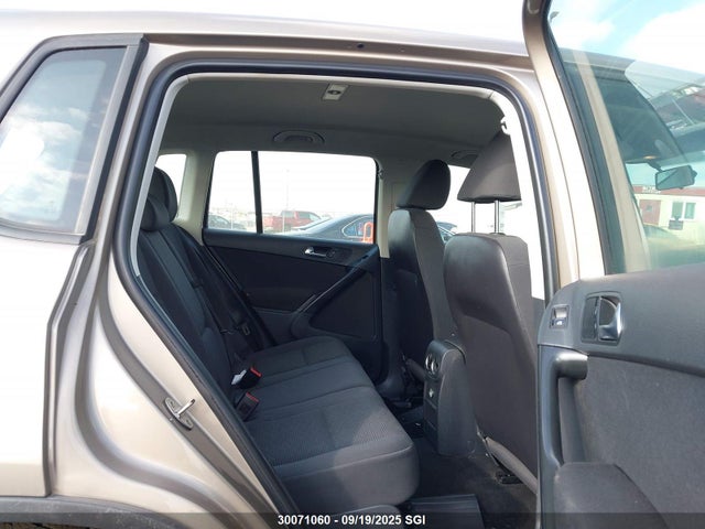WVGJV7AX0FW032457 Volkswagen 2015