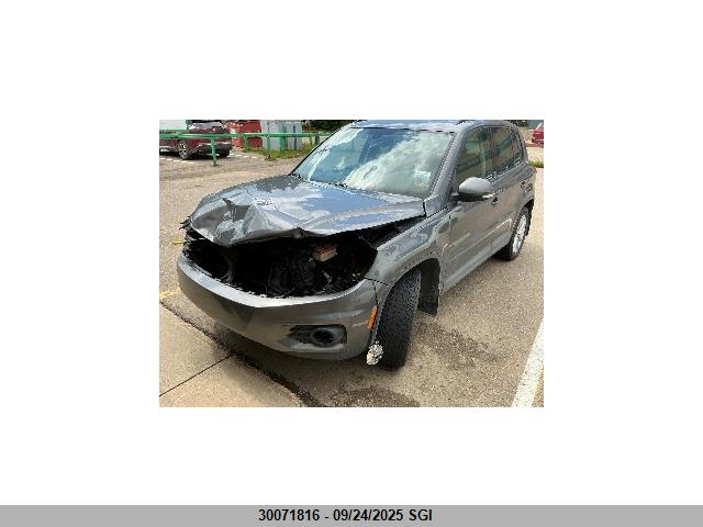 WVGNV7AX9HK037247 Volkswagen Tiguan