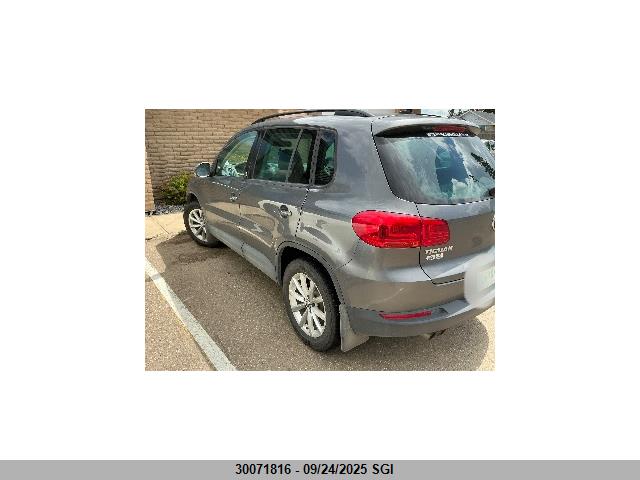 WVGNV7AX9HK037247 Volkswagen Tiguan