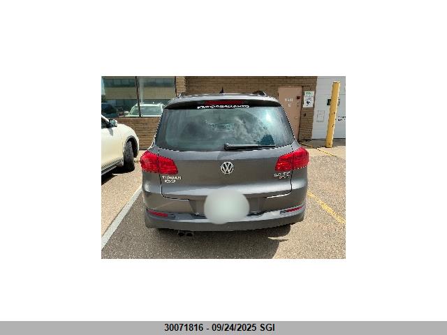 WVGNV7AX9HK037247 Volkswagen Tiguan
