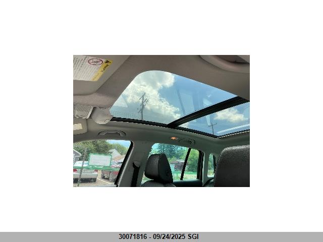 WVGNV7AX9HK037247 Volkswagen Tiguan