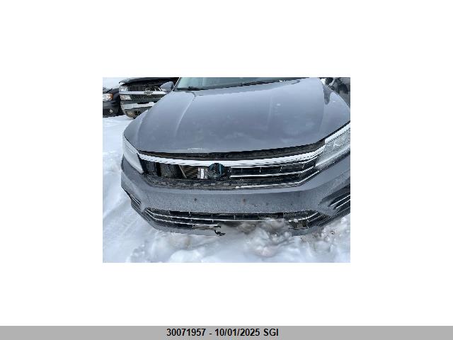 1VWAA7A33JC005323 Volkswagen tsi