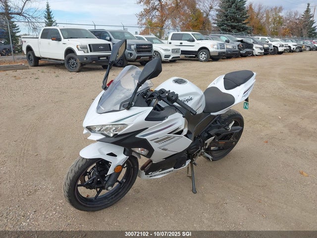 Kawasaki Ninja 400 2023 JKAEXKG13PDAR3043 Image 2
