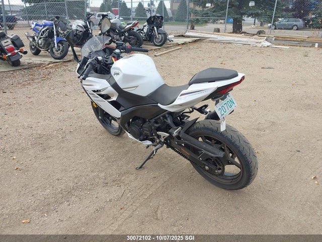 Kawasaki Ninja 400 2023 JKAEXKG13PDAR3043 Image 3