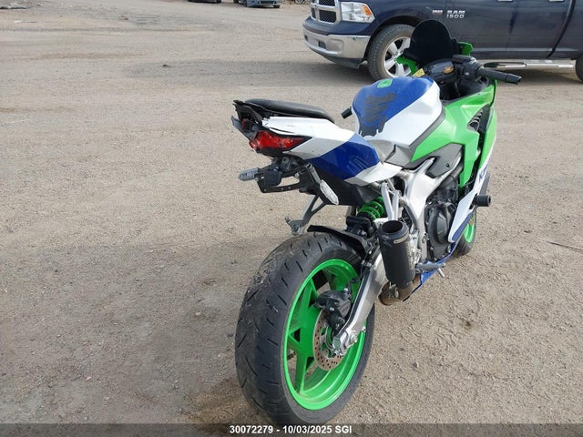 30072279 :رقم المزاد ، ML5ZXCS11RDA27026 vin ، 2024 Kawasaki Ninja مزاد بيع
