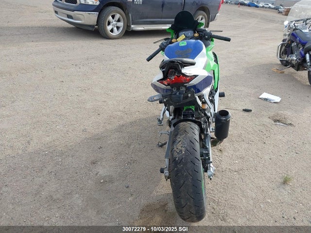 30072279 :رقم المزاد ، ML5ZXCS11RDA27026 vin ، 2024 Kawasaki Ninja مزاد بيع