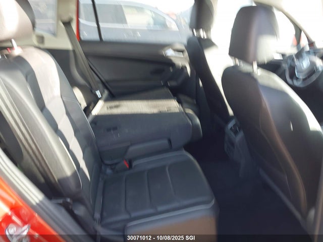 Volkswagen Tiguan 2018 3VV4B7AX3JM092057 Image 8