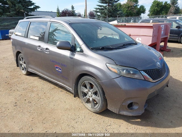 30075068 :رقم المزاد ، 5TDXZ3DC7HS830154 vin ، 2017 Toyota Sienna Se مزاد بيع
