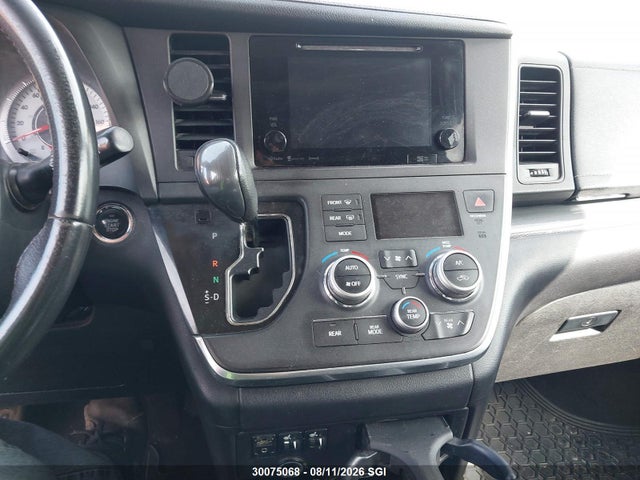 Продажа на аукционе авто 2017 Toyota Sienna Se, vin: 5TDXZ3DC7HS830154, номер лота: 30075068
