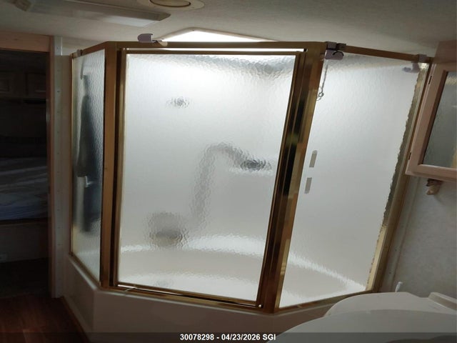 Продажа на аукционе авто 2000 Freightliner Chassis X Line Motor Home, vin: 4UZ6XLCA7YCF63681, номер лота: 30078298