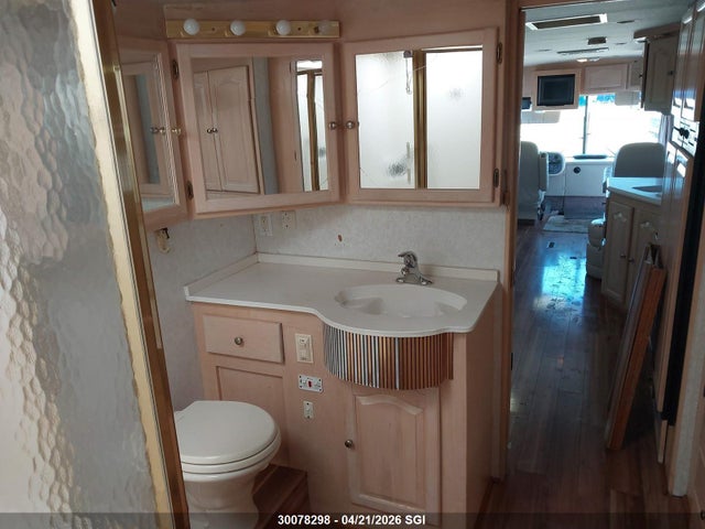 Продажа на аукционе авто 2000 Freightliner Chassis X Line Motor Home, vin: 4UZ6XLCA7YCF63681, номер лота: 30078298