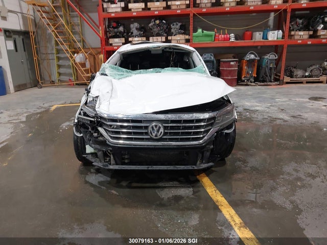 1VWEA7A3XLC017294 Volkswagen Passat Execline W/ R-line