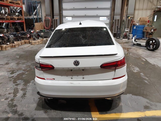 1VWEA7A3XLC017294 Volkswagen Passat Execline W/ R-line