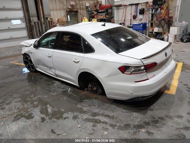 1VWEA7A3XLC017294 Volkswagen Passat Execline W/ R-line