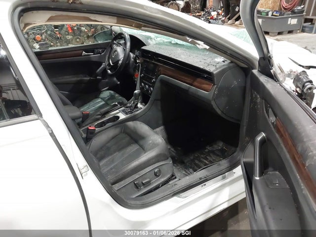 1VWEA7A3XLC017294 Volkswagen Passat Execline W/ R-line