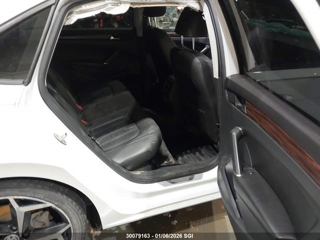 1VWEA7A3XLC017294 Volkswagen Passat Execline W/ R-line