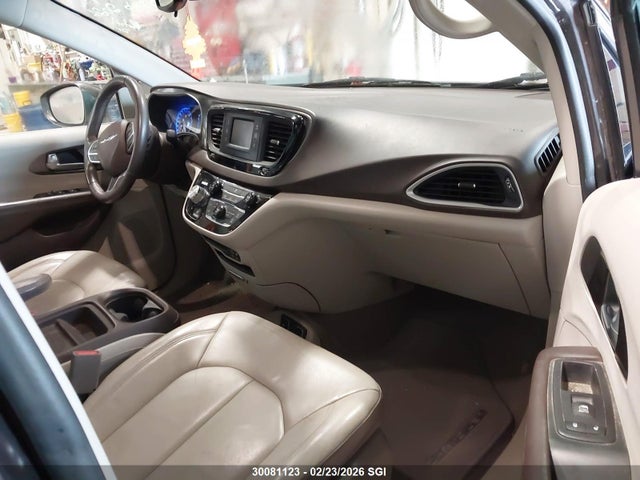 2C4RC1BGXHR561354 Chrysler Pacifica Touring L