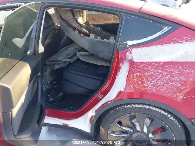 7SAYGDEF7PF683722 Tesla Model Y
