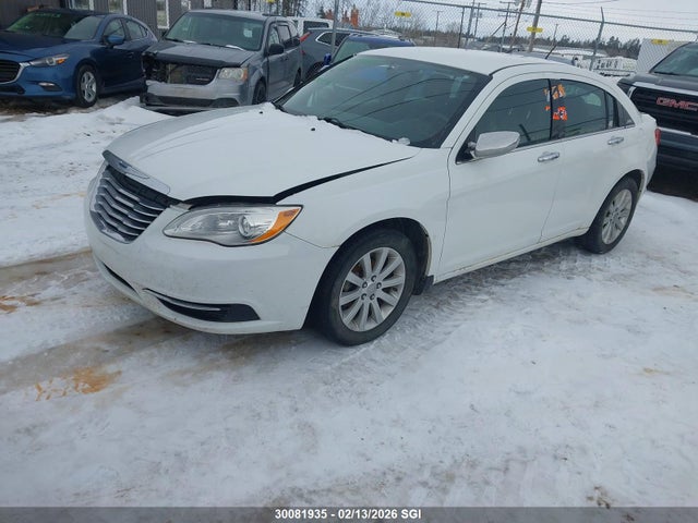 Chrysler 200 LX 2014 1C3CCBAG7EN204188 Image 2