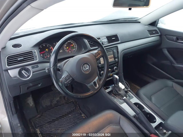 1VWBS7A37FC057059 Volkswagen PASSAT SE