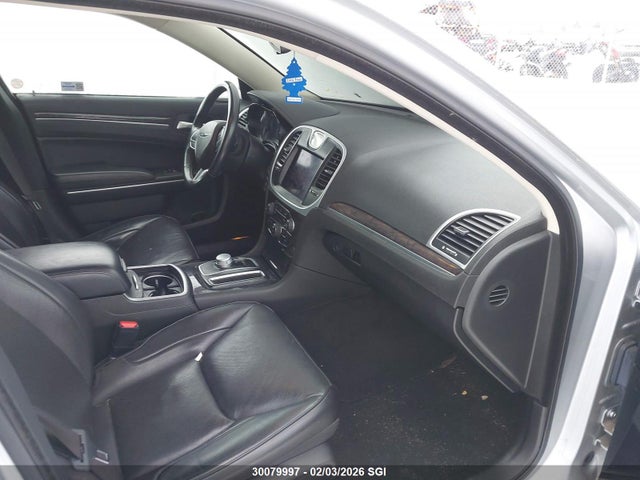 Chrysler 300 Touring L 2022 2C3CCASG3NH184720 Image 5