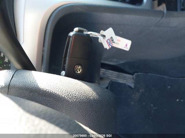 1VWAA7A33JC025975 Volkswagen Passat S/r-line