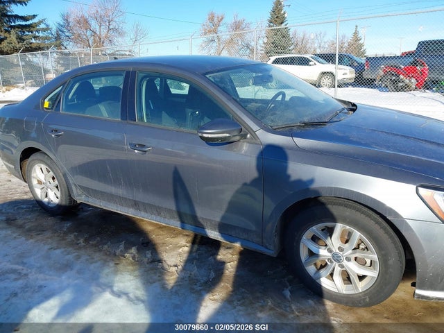 1VWAA7A33JC025975 Volkswagen Passat S/r-line