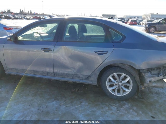 1VWAA7A33JC025975 Volkswagen Passat S/r-line