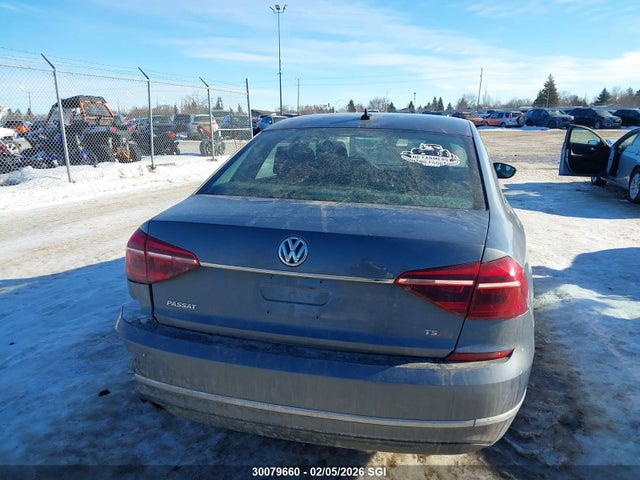 1VWAA7A33JC025975 Volkswagen Passat S/r-line