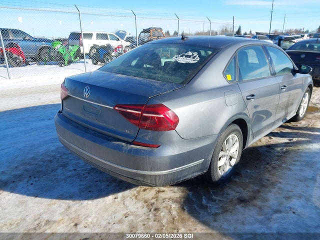 1VWAA7A33JC025975 Volkswagen Passat S/r-line
