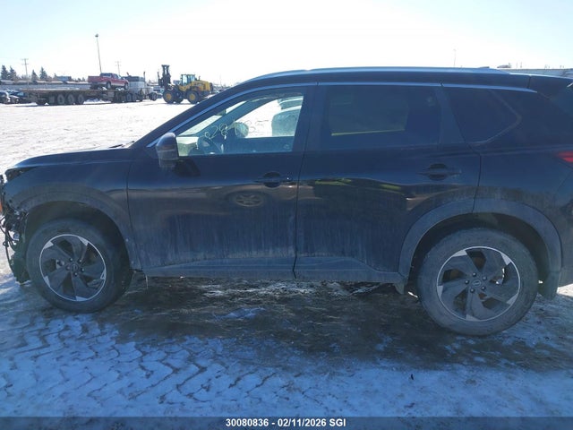 JN8BT3BB1RW442901 Nissan Rogue Sv Moonroof