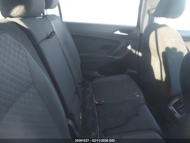 Volkswagen TIGUAN S 2018 3VV0B7AX6JM040310 Image 8