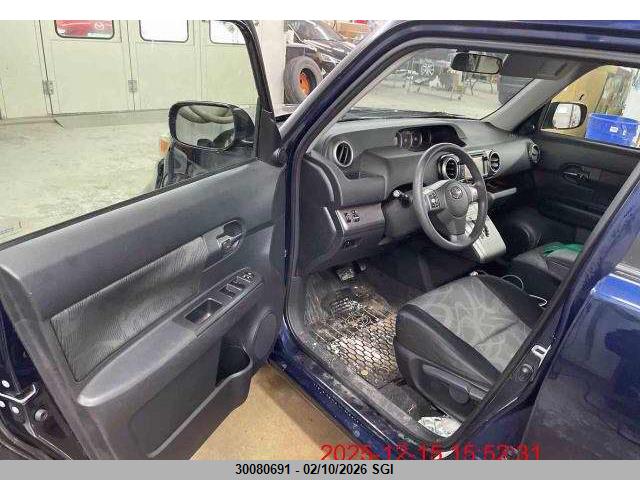 Toyota SCION XB 2015 JTLZE4FE7FJ074784 Image 2