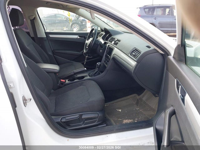 1VWAA7A35JC023080 Volkswagen Passat S/r-line