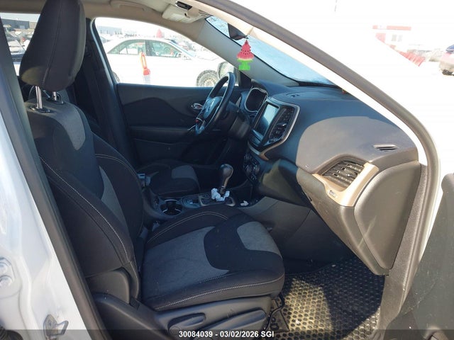 1C4PJLCB6EW311737 Jeep Cherokee Latitude