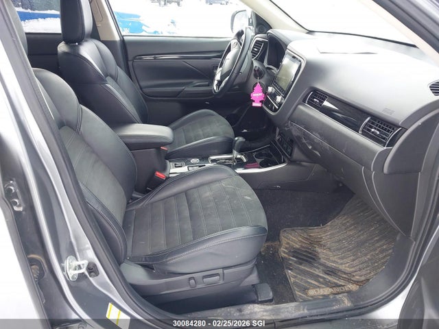 JA4AZ2A3XLZ615230 Mitsubishi Outlander Es