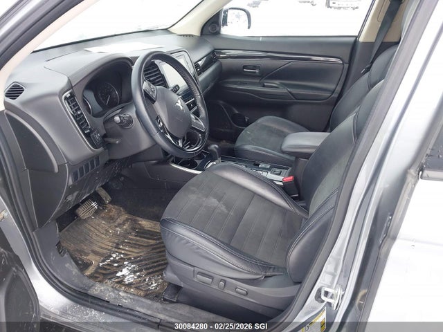 JA4AZ2A3XLZ615230 Mitsubishi Outlander Es
