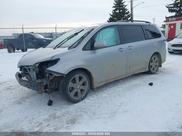 5TDXZ3DC9HS803277 Toyota SIENNA SE
