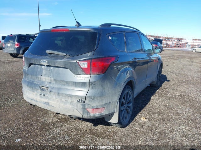 1FMCU9J94KUA83166 Ford Escape Titanium