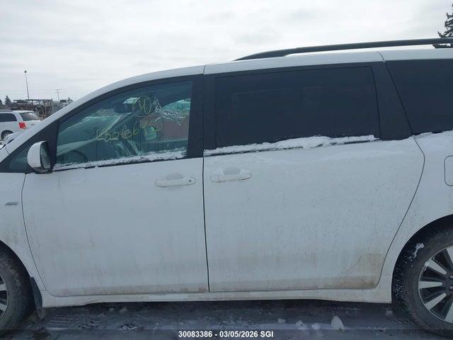 Toyota SIENNA LE 2018 5TDJZ3DC8JS200364 Image 13